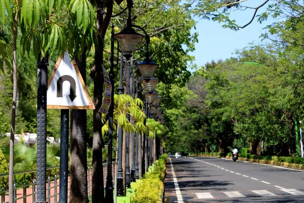 Uma Vista Uma Lâmpada Rua Beira Estrada — Fotografia de Stock