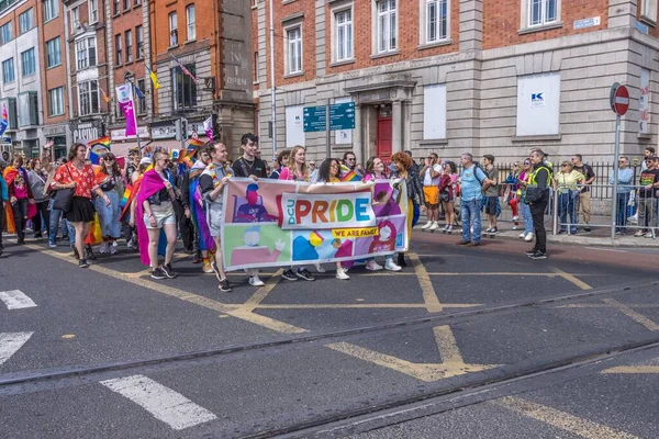 Group People Walking Rainbow Flags Pride Festival Dublin Ireland — Stock Photo, Image