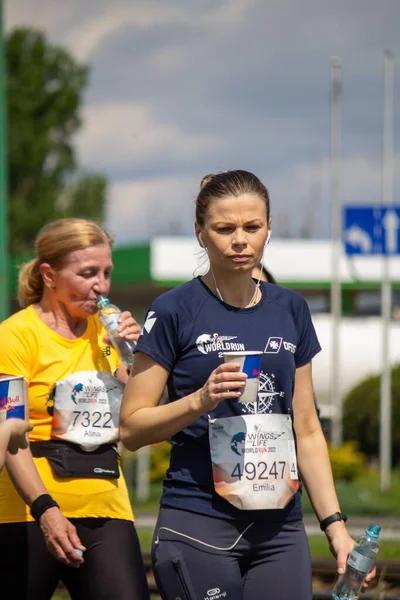 Grupo Personas Con Camisas Amarillas Azules Wings Life World Run —  Fotos de Stock