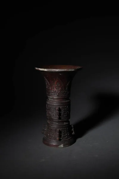 Vertikální Snímek Starověkého Čínského Bronzového Hrnce — Stock fotografie