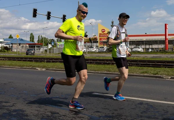 Учасники 2022 Wings Life World Run Познані Польща — стокове фото