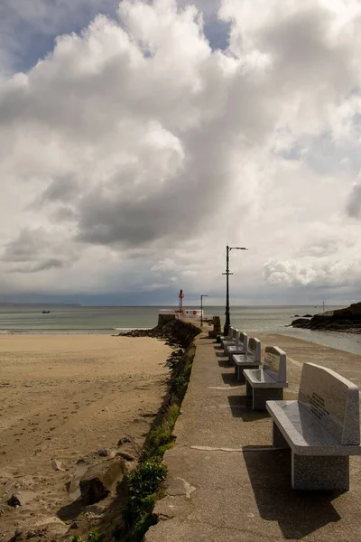 Gözetleme Noktasına Giden Bir Patika Cornwall Ngiltere Deki Rıhtım Duvarına — Stok fotoğraf