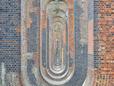 Londra Brighton Hattı 'ndaki Balcombe Ouse Vadisi' nin tuğla kemerleri...