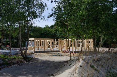 Yeni bungalov için ahşap yapı
