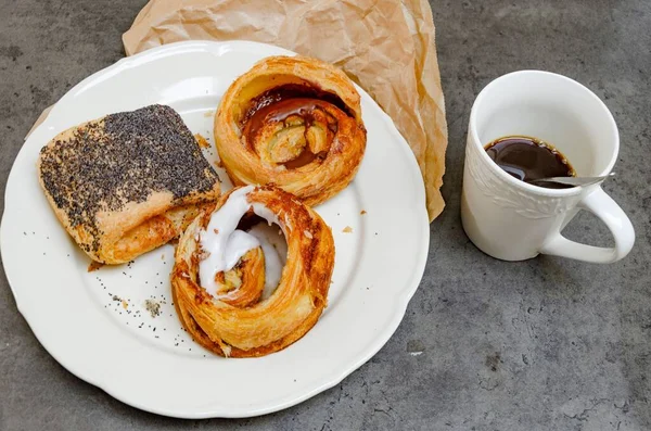 Dänisches Frühstücksgebäck Mit Tasse Kaffee — Stockfoto