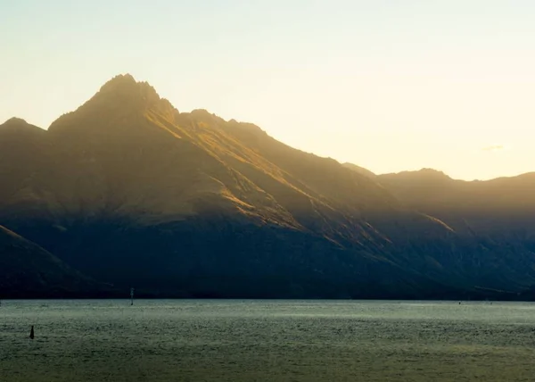 Живописный Вид Горы Моря — стоковое фото