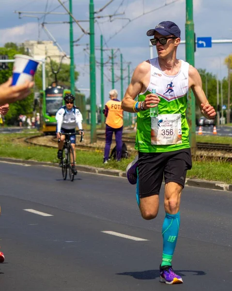 Ein Männlicher Läufer Grünen Hemd Beim Wings Life World Run — Stockfoto