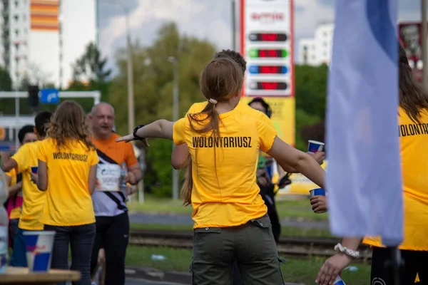 Volunteers Offering Water Runners Wings Life World Run — Stock Photo, Image