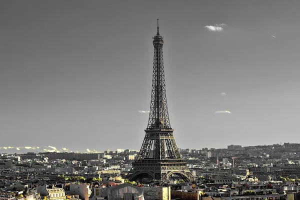 Hermoso Plano Torre Eiffel Durante Día Con Cielo Gris Fondo —  Fotos de Stock