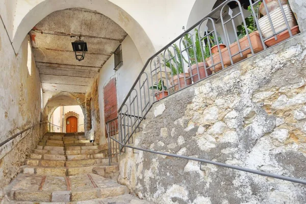 Una Vieja Escalera Pasaje Calle Estrecha Monte San Biagio Una —  Fotos de Stock