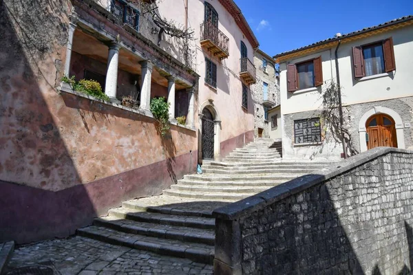 Wąska Uliczka Pomiędzy Średniowiecznymi Kamienistymi Budynkami Morcone Benevento Włochy — Zdjęcie stockowe