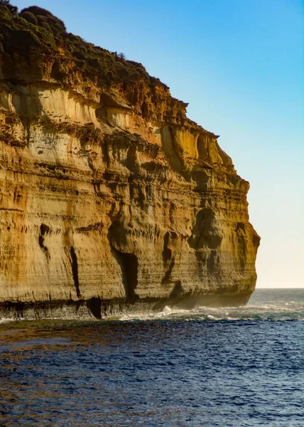 阳光下的海崖美景 — 图库照片