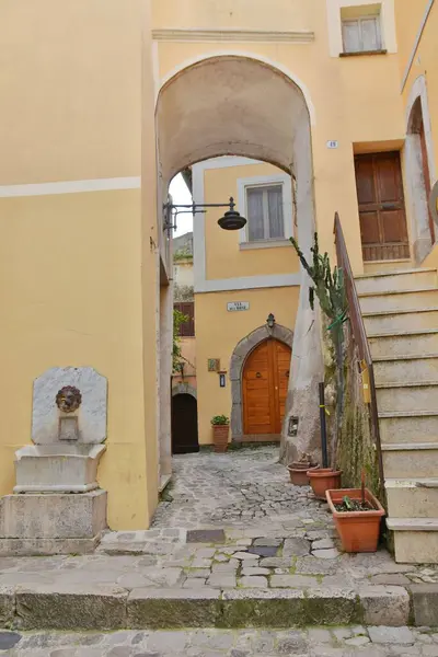 Una Calle Estrecha Con Escaleras Casas Antiguas Una Ciudad Medieval — Foto de Stock