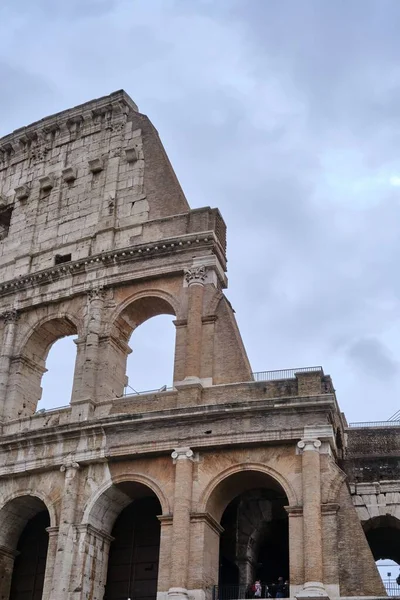 Låg Vinkel Bild Colosseum Rom Italien Molnig Himmel — Stockfoto