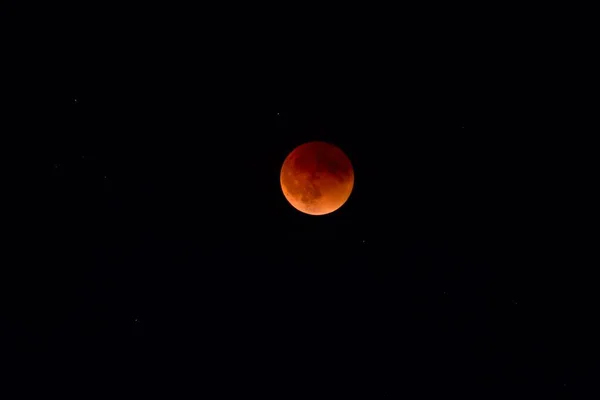 Крупный План Красной Кровавой Луны Черном Темном Небе — стоковое фото