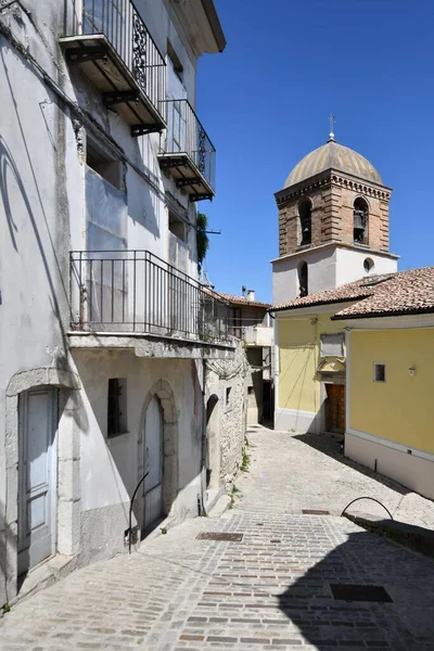 Una Calle Estrecha Antiguo Pueblo Morcone Provincia Benevento Italia —  Fotos de Stock