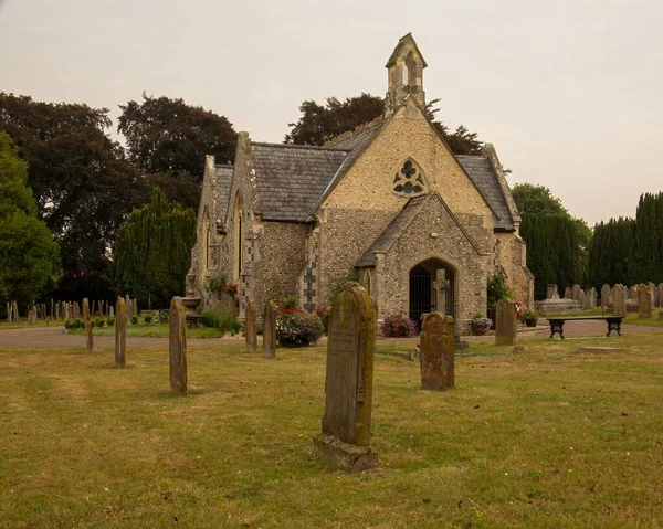 Beautiful Victorian Flint Stone Cemetery Chapel Rest Thetford Norfolk — Foto Stock