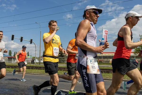 2022 Yaşam Kanatları Nın Katılımcıları Polonya Nın Poznan Kentinde Koşarken — Stok fotoğraf