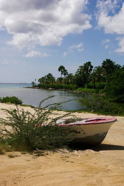 Ein Verlassenes Boot Strand Von Aruba — Stockfoto