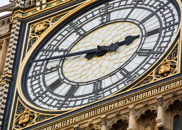 Een Close Shot Van Clockwise Big Ben Bezienswaardigheid Londen Engeland — Stockfoto