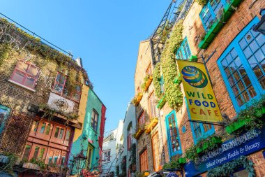 Neal 's Yard, Londra' daki parlak ve canlı binalar.