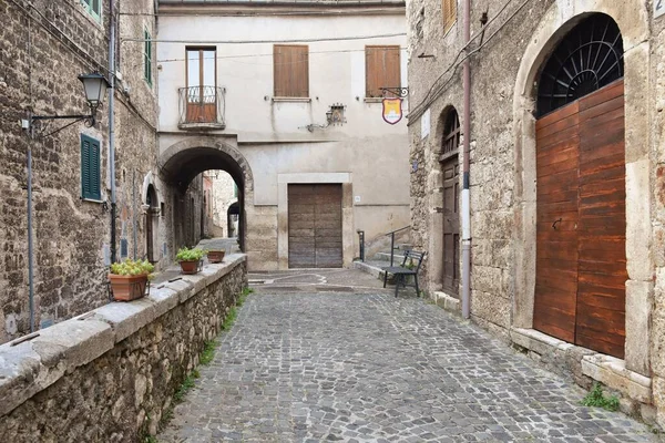 Een Smalle Straat Met Oude Huizen Guarcino Een Dorp Vlakbij — Stockfoto