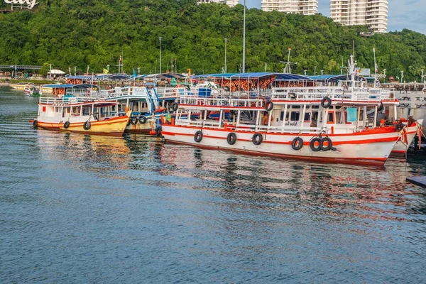 Транспортные Экскурсионные Лодки Порту Пирсе Таиланде Юго Восточной Азии — стоковое фото