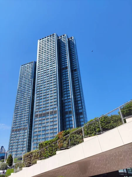 Baixo Ângulo Tiro Fundo Azul Arranha Céu Construção Arranha Céus — Fotografia de Stock