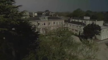 Hertfordshire Essex sınırındaki Down Hall Hotel & Spa 'nın insansız hava aracı görüntüleri.