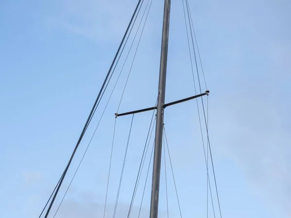 Yacht Mast Ropes Blue Sky Background — Stock Photo, Image