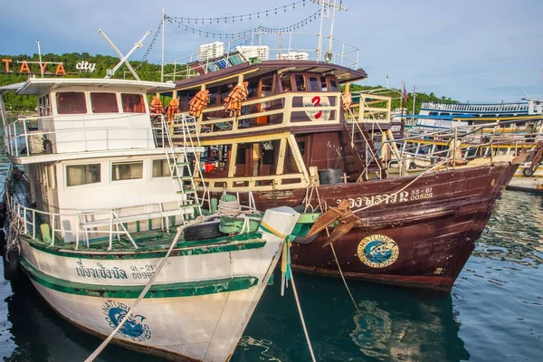 Barcos Transporte Excursão Porto Cais Tailândia Sudeste Asiático — Fotografia de Stock