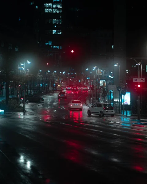 Ein Schöner Blick Auf Eine Nasse Straße Bei Nacht — Stockfoto