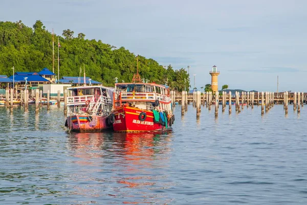Barcos Transporte Excursão Porto Cais Tailândia Sudeste Asiático — Fotografia de Stock