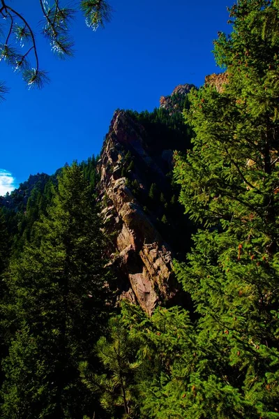 Disparo Vertical Una Montaña Rocosa Parque Colorado Día Soleado — Foto de Stock