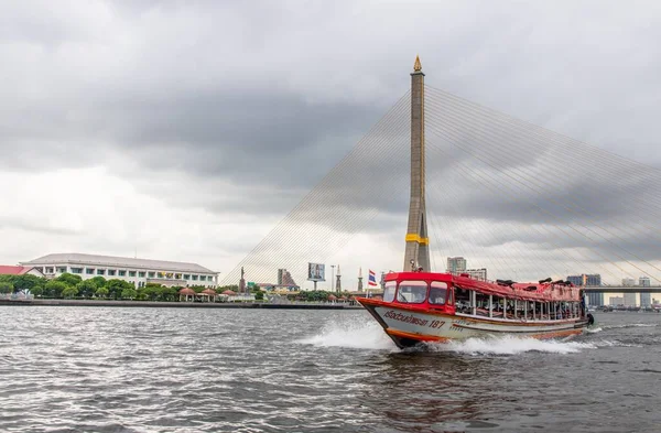 Barco Expresso Táxi Uma Ponte Rio Chao Phraya Bangkok Tailândia — Fotografia de Stock