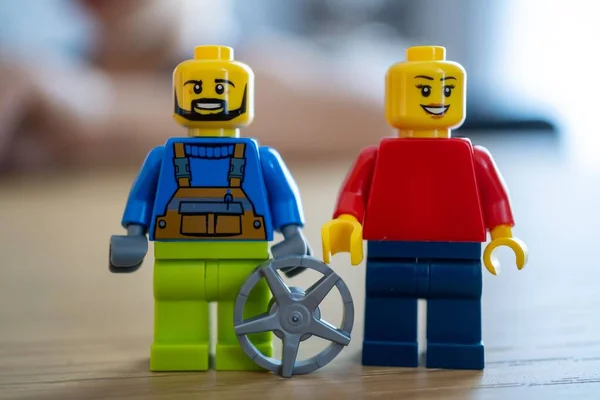 Lego Woman Man Figurines Wheel — Stock Photo, Image