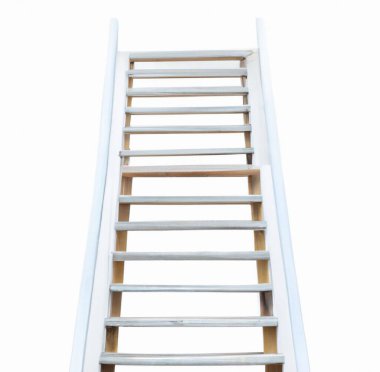 Beyaz arka planda izole edilmiş beyaz bir merdiven.