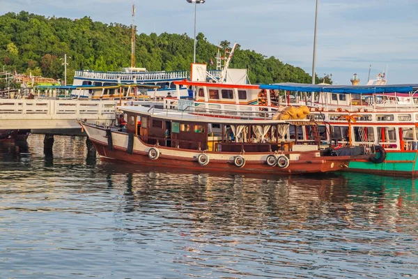Transport Excursion Boats Port Pier Thailand Southeast Asia — Fotografie, imagine de stoc