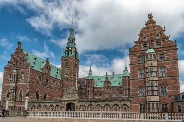Danimarka Hillerod 'daki güzel Frederiksborg kalesi.