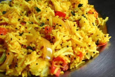 Çelik tabakta Limonlu Pirinç