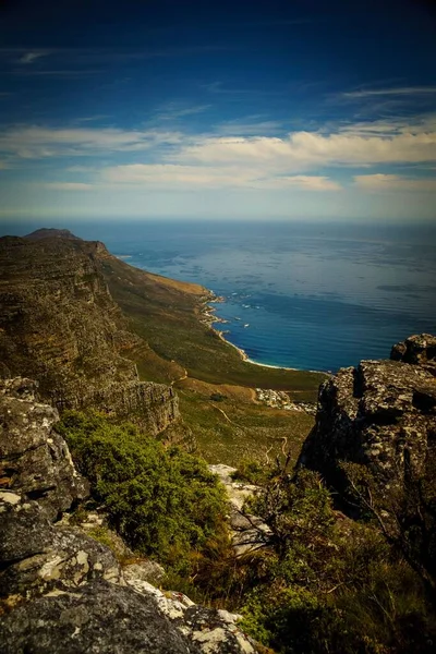 Cape Town Masa Koyu Manzaralı Bulutlu Bir Gökyüzünün Altındaki Masa — Stok fotoğraf
