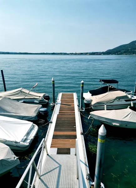 Vertical Shot Boats Berthed Pier Iseo Lake — Stock Photo, Image