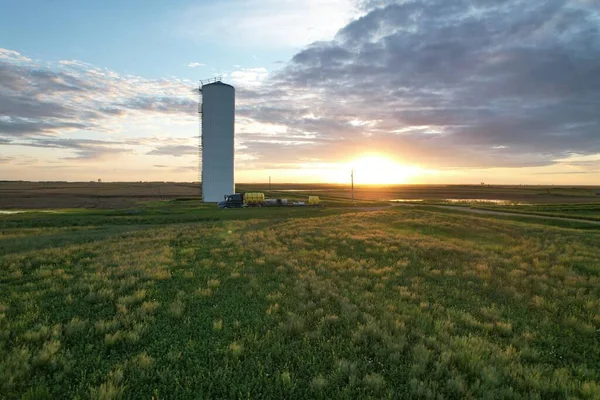 Een Adembenemend Uitzicht Zonsondergang Landbouwvelden Het Platteland — Stockfoto