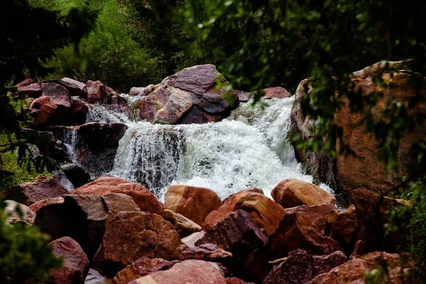 Una Vista Panorámica Río Que Fluye Por Las Rocas Parque — Foto de Stock
