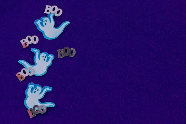 Tres Fantasmas Halloween Chillando Boo Sobre Fondo Púrpura — Foto de Stock