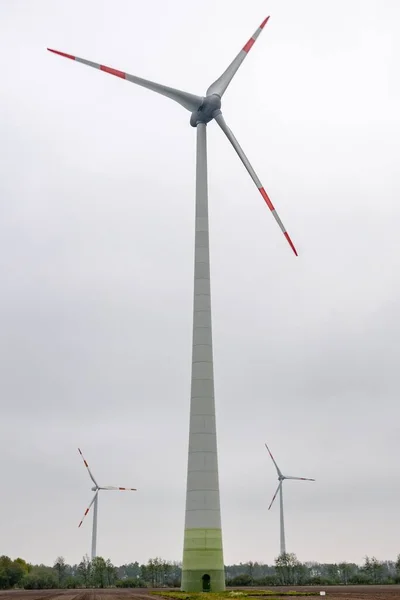 Vertikal Bild Väderkvarn Hållbara Klimatbilder — Stockfoto