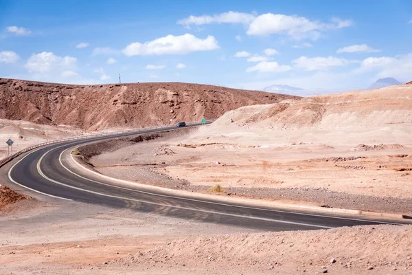 Una Strada Asfaltata Nel Deserto Atacama Sotto Montagne Cile — Foto Stock