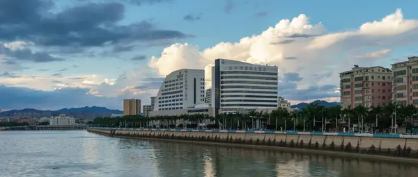 Jinshawan International Hotel Meizhou Einem Sonnigen Und Bewölkten Nachmittag — Stockfoto