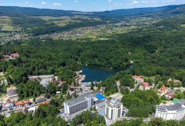 Çeşitli balneoklimateryal tedavileriyle ünlüdür.