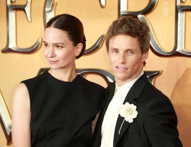 Eddie Redmayne ve Katherine Waterston, 
